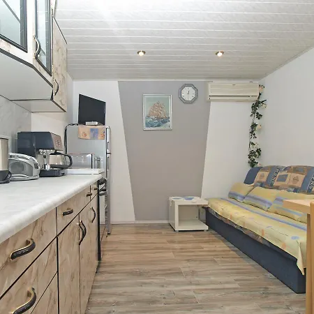 Lovre 1605 Apartman *