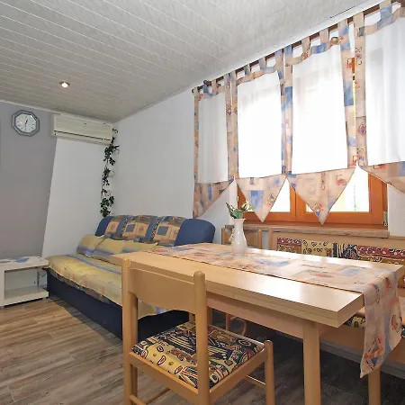 Lovre 1605 Apartman