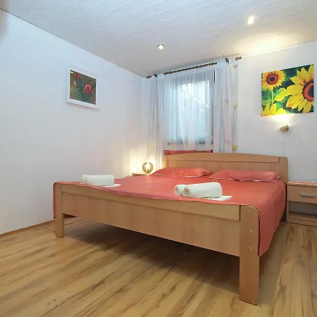 Lovre 1605 Apartman