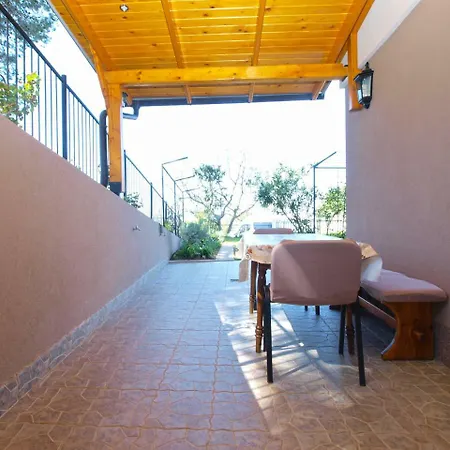 Lovre 1605 Apartman