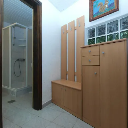 Lovre 1605 Apartman *